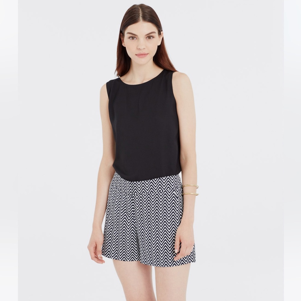Ann Taylor Black White Chevron Shorts Women’s Size 10 Drapey Summer Lightweight